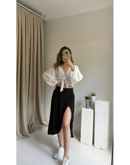 Siyah İçi Şortlu Asimetrik Kesim Etek