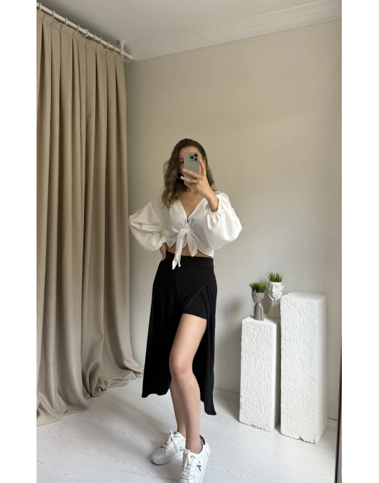 Siyah İçi Şortlu Asimetrik Kesim Etek