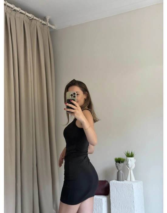 Siyah Kare Yaka Elbise