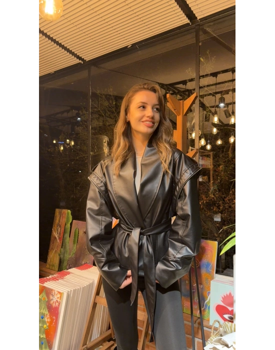 Siyah Tasarım Kuşaklı Deri Ceket