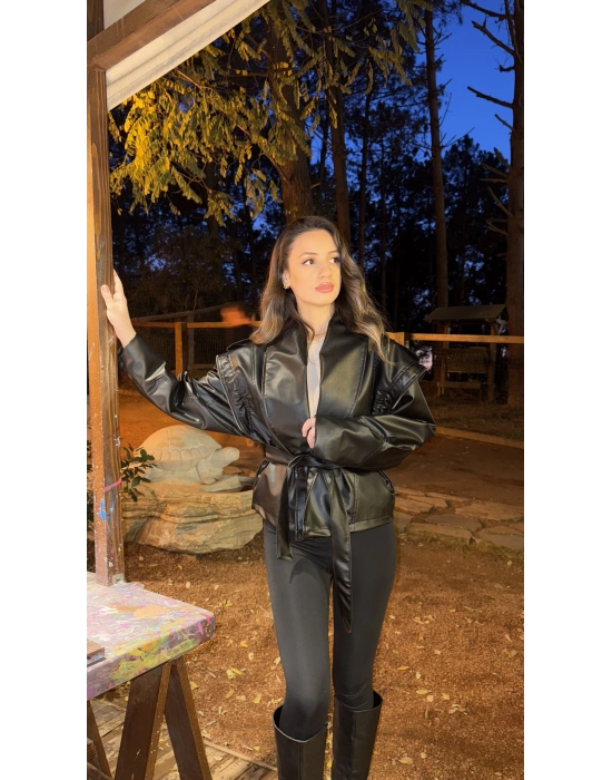 Siyah Tasarım Kuşaklı Deri Ceket