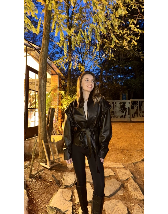 Siyah Tasarım Kuşaklı Deri Ceket