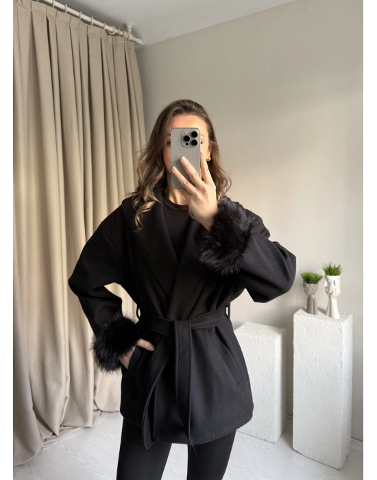 Siyah Tüy Detaylı Kaşe Kaban