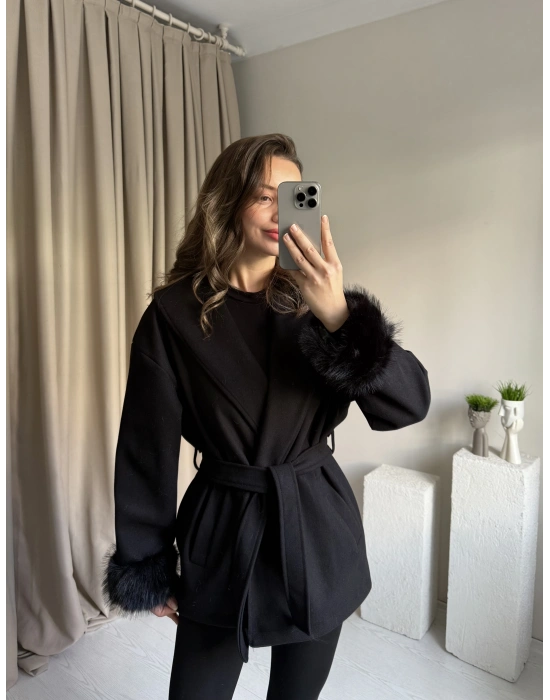 Siyah Tüy Detaylı Kaşe Kaban