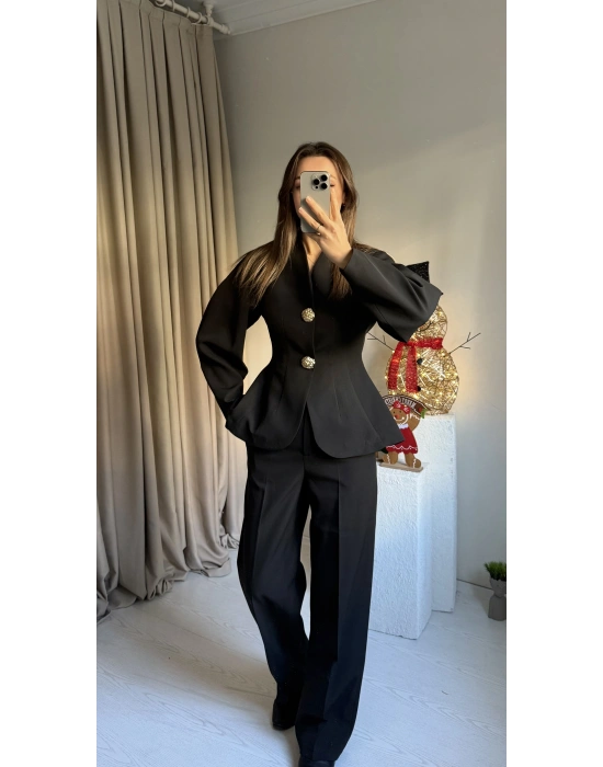 Siyah Vatkalı Düğme Detay Takım