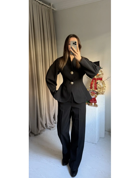 Siyah Vatkalı Düğme Detay Takım