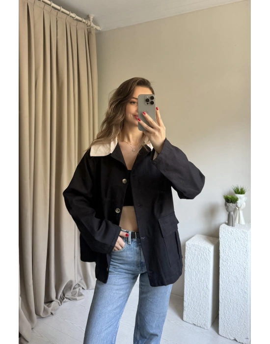 Siyah Yaka Detaylı Parka