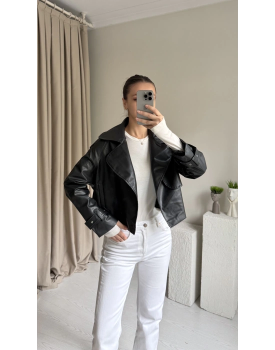 Siyah Yakalı Deri Ceket