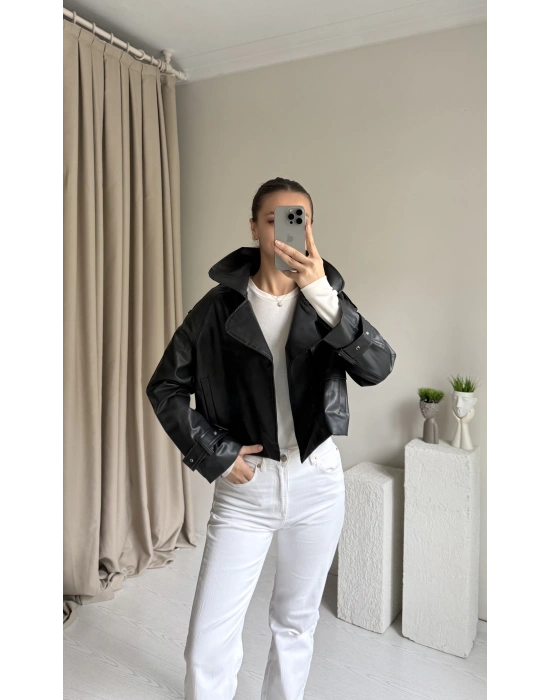 Siyah Yakalı Deri Ceket