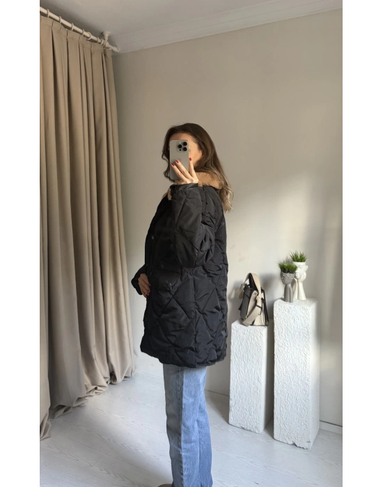 Siyah Yakası Kürklü Kapitone Mont