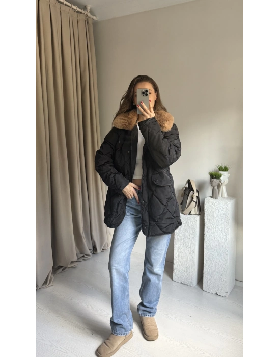 Siyah Yakası Kürklü Kapitone Mont