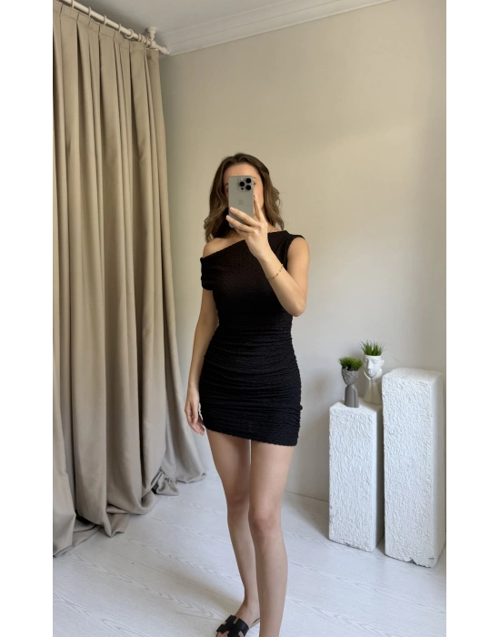 Siyah Düşük Omuz Büzgülü Elbise