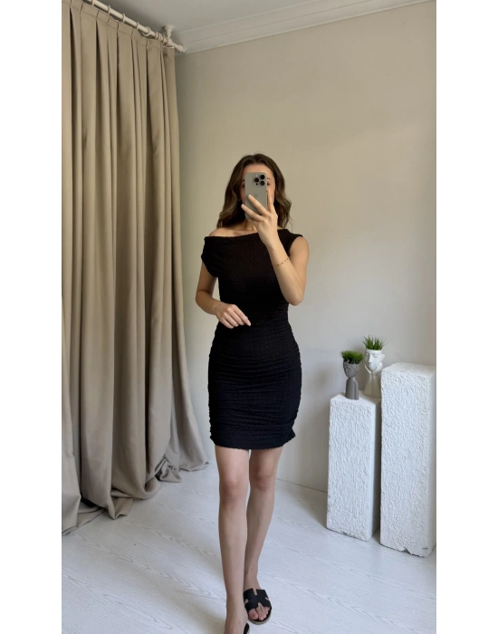 Siyah Düşük Omuz Büzgülü Elbise