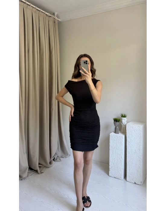 Siyah Düşük Omuz Büzgülü Elbise