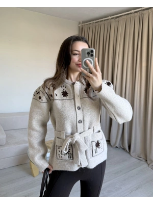 Krem İşlemeli Yün Ceket