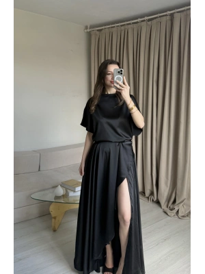 Siyah Yırtmaçlı Saten Elbise