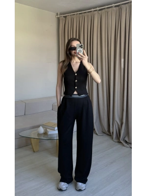 Siyah Broş Düğme Detaylı Takım