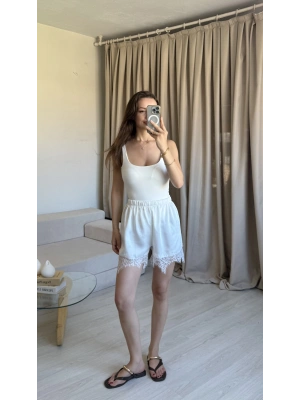 Beyaz Dantel Saten Şort