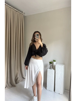 Beyaz İçi Şortlu Asimetrik Kesim Etek