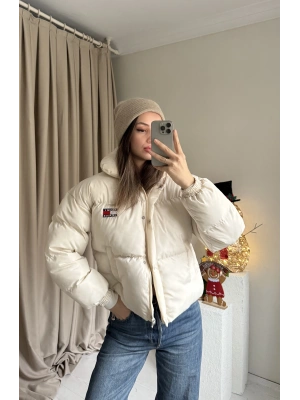 Beyaz Marka Puffer Mont