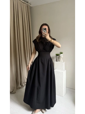 Siyah Bel Detaylı Vatkalı Elbise