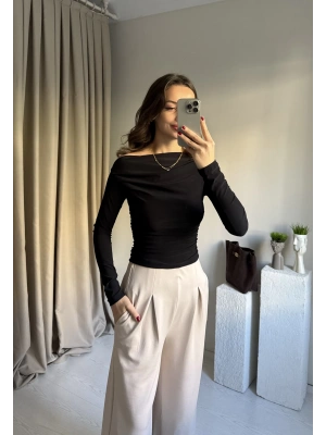 Siyah Büzgülü Düşük Omuz Bluz