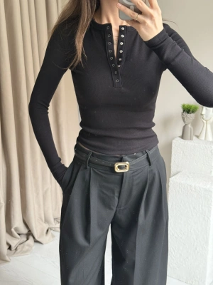 Siyah Çıtçıtlı Kaşkorse Bluz