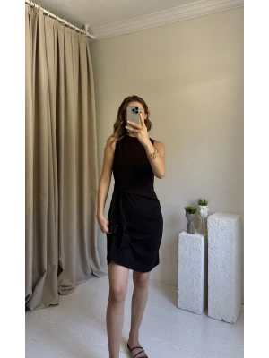 Siyah Düğüm Detaylı Kolsuz Elbise