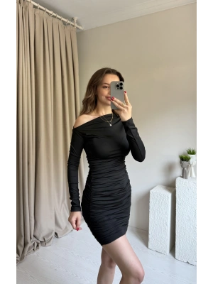 Siyah Düşük Omuz Sık Büzgülü Elbise