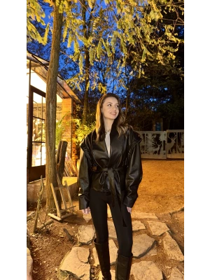 Siyah Tasarım Kuşaklı Deri Ceket