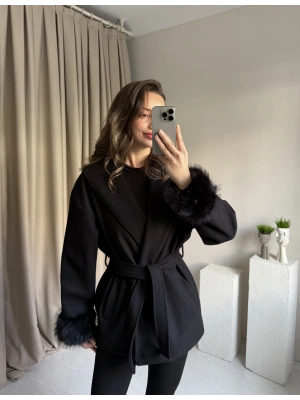 Siyah Tüy Detaylı Kaşe Kaban