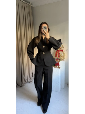 Siyah Vatkalı Düğme Detay Takım