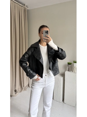 Siyah Yakalı Deri Ceket