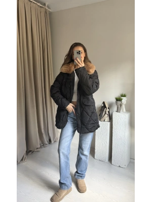Siyah Yakası Kürklü Kapitone Mont