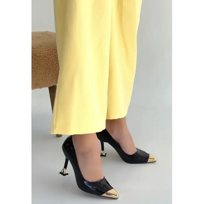 ARTEM SİYAH RUGAN TOPUKLU AYAKKABI