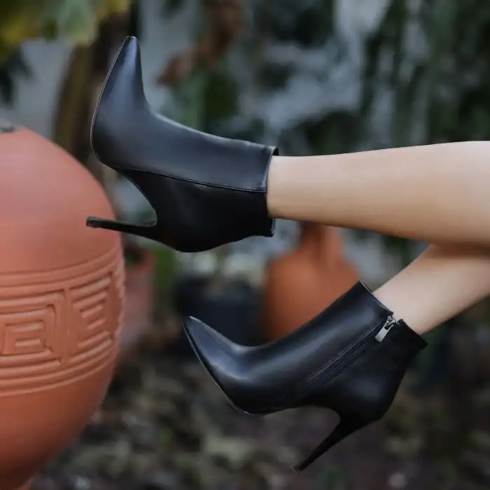 BLAN SİYAH CİLT TOPUKLU BOT