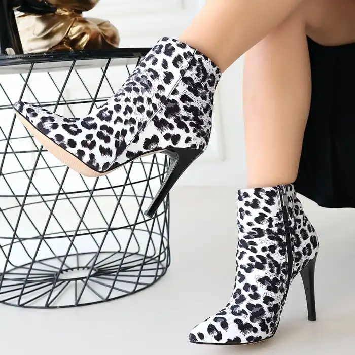 BLAN ZEBRA SATEN TOPUKLU BOT