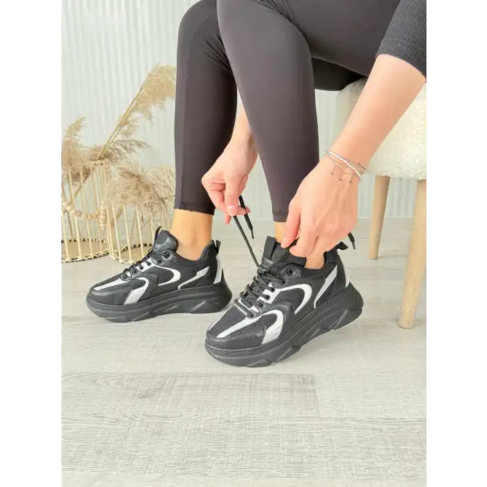 CATA SİYAH CİLT BEYAZ DETAYLI SPOR AYAKKABI