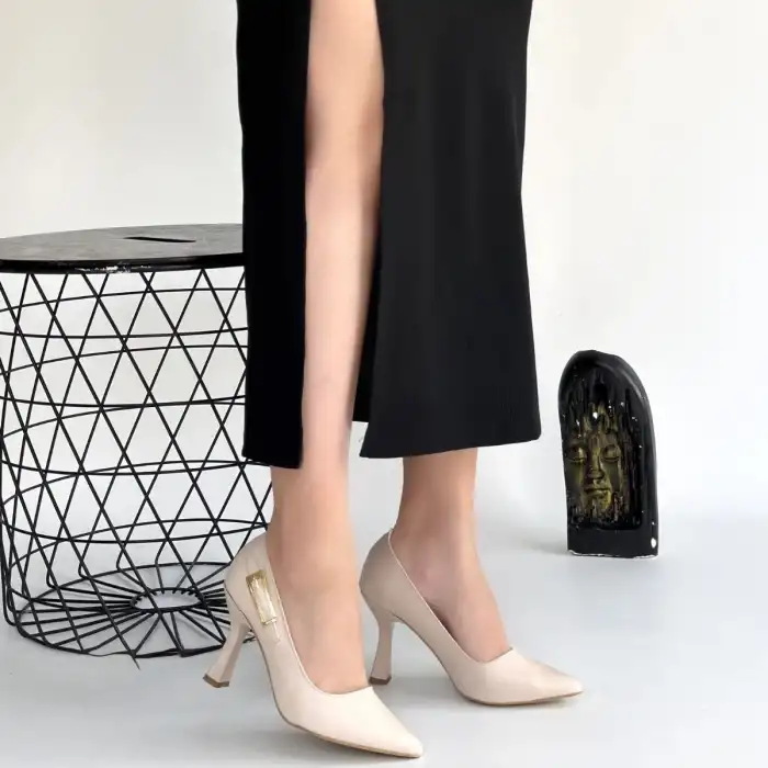 CERİN BEJ CİLT TOPUKLU AYAKKABI