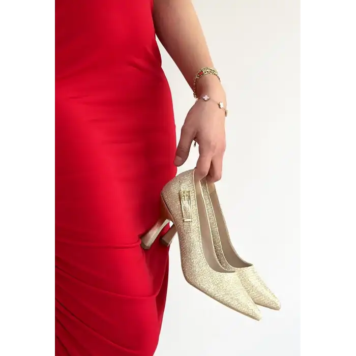 CERİN GOLD SATEN SİMLİ TOPUKLU AYAKKABI