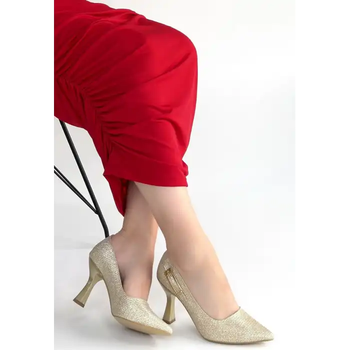 CERİN GOLD SATEN SİMLİ TOPUKLU AYAKKABI