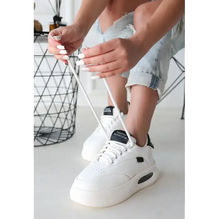 CHRİS BEYAZ CİLT SİYAH DETAYLI BAĞCIKLI SPOR AYAKKABI