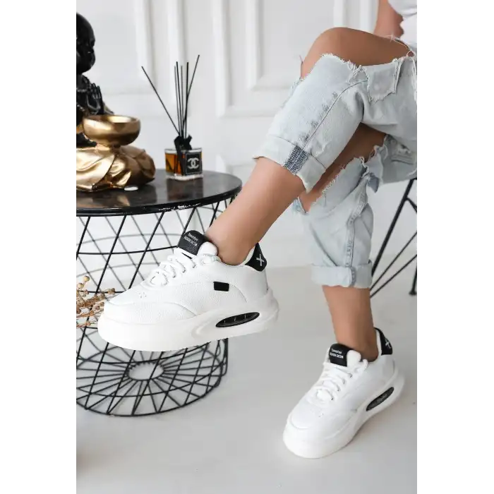 CHRİS BEYAZ CİLT SİYAH DETAYLI BAĞCIKLI SPOR AYAKKABI