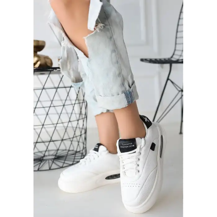 CHRİS BEYAZ CİLT SİYAH DETAYLI BAĞCIKLI SPOR AYAKKABI