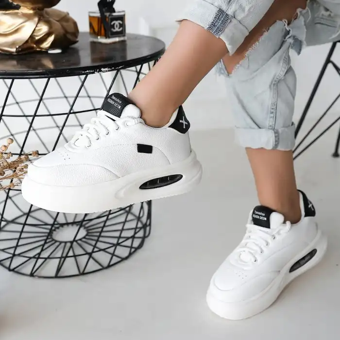 CHRİS BEYAZ CİLT SİYAH DETAYLI BAĞCIKLI SPOR AYAKKABI