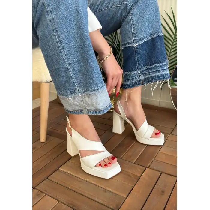 CİCA BEYAZ CİLT TOPUKLU AYAKKABI