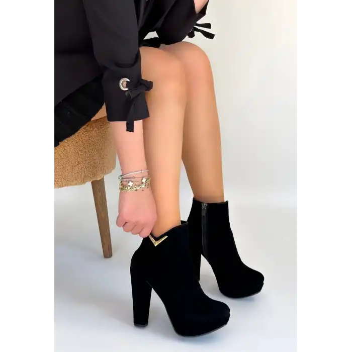 DENTA SİYAH SÜET TOPUKLU BOT