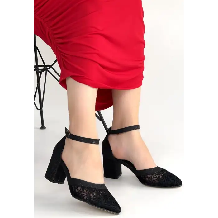 DMOP SİYAH CİLT SİMLİ TÜL DETAYLI TOPUKLU AYAKKABI