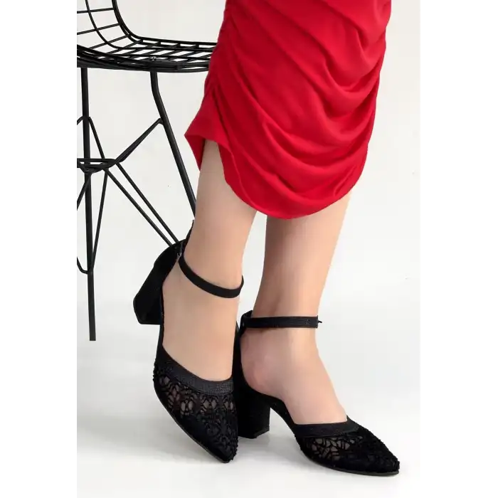 DMOP SİYAH CİLT SİMLİ TÜL DETAYLI TOPUKLU AYAKKABI