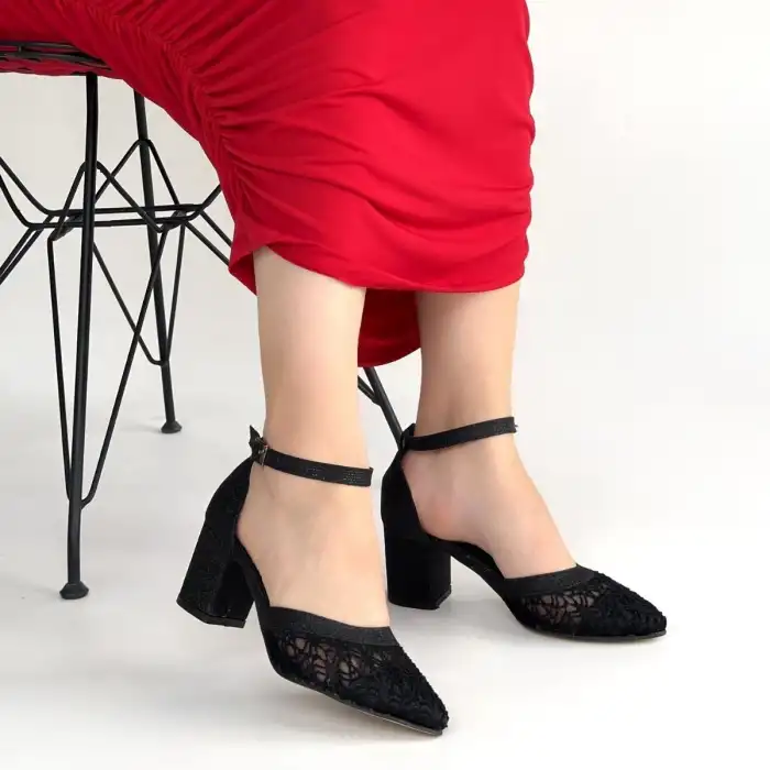 DMOP SİYAH CİLT SİMLİ TÜL DETAYLI TOPUKLU AYAKKABI